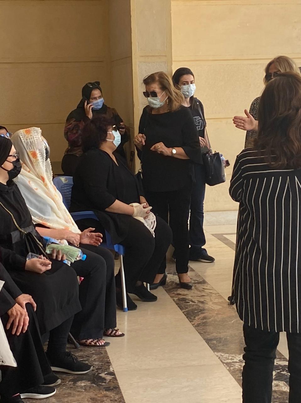 الحاضرين فى الجنازة