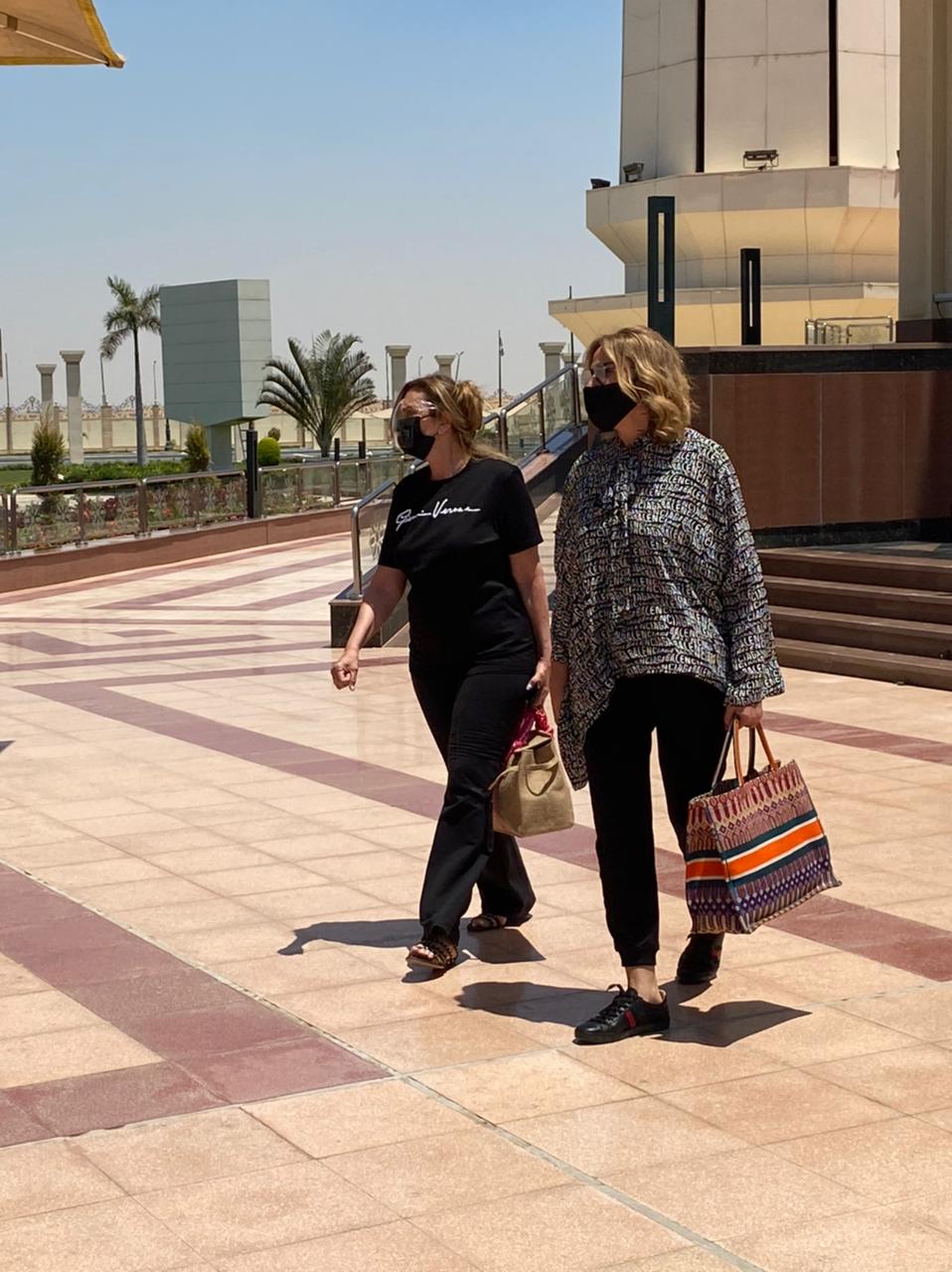 النجمات يسرا وايناس