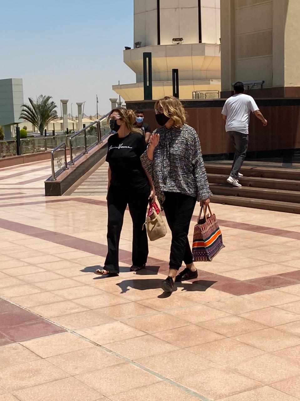 النجمة يسرا والمخرجة اسناس الدغيدى