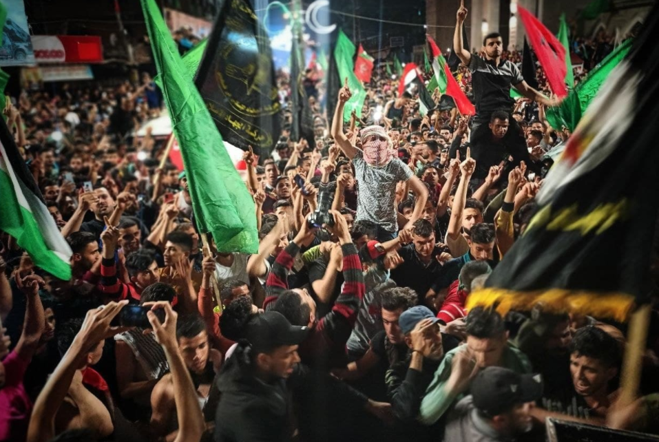 احتفالات الفلسطينيين بوقف اطلاق النار (1)