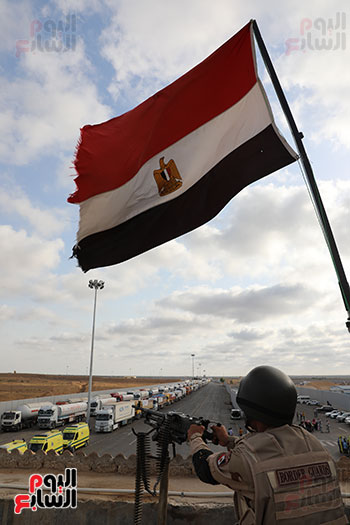 شحنة مساعدات مصرية تصل معبر رفح (13)