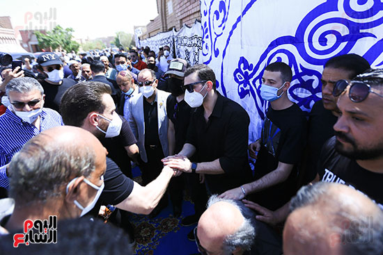 تشييع جثمان الفنان الكبير سمير غانم  (12)