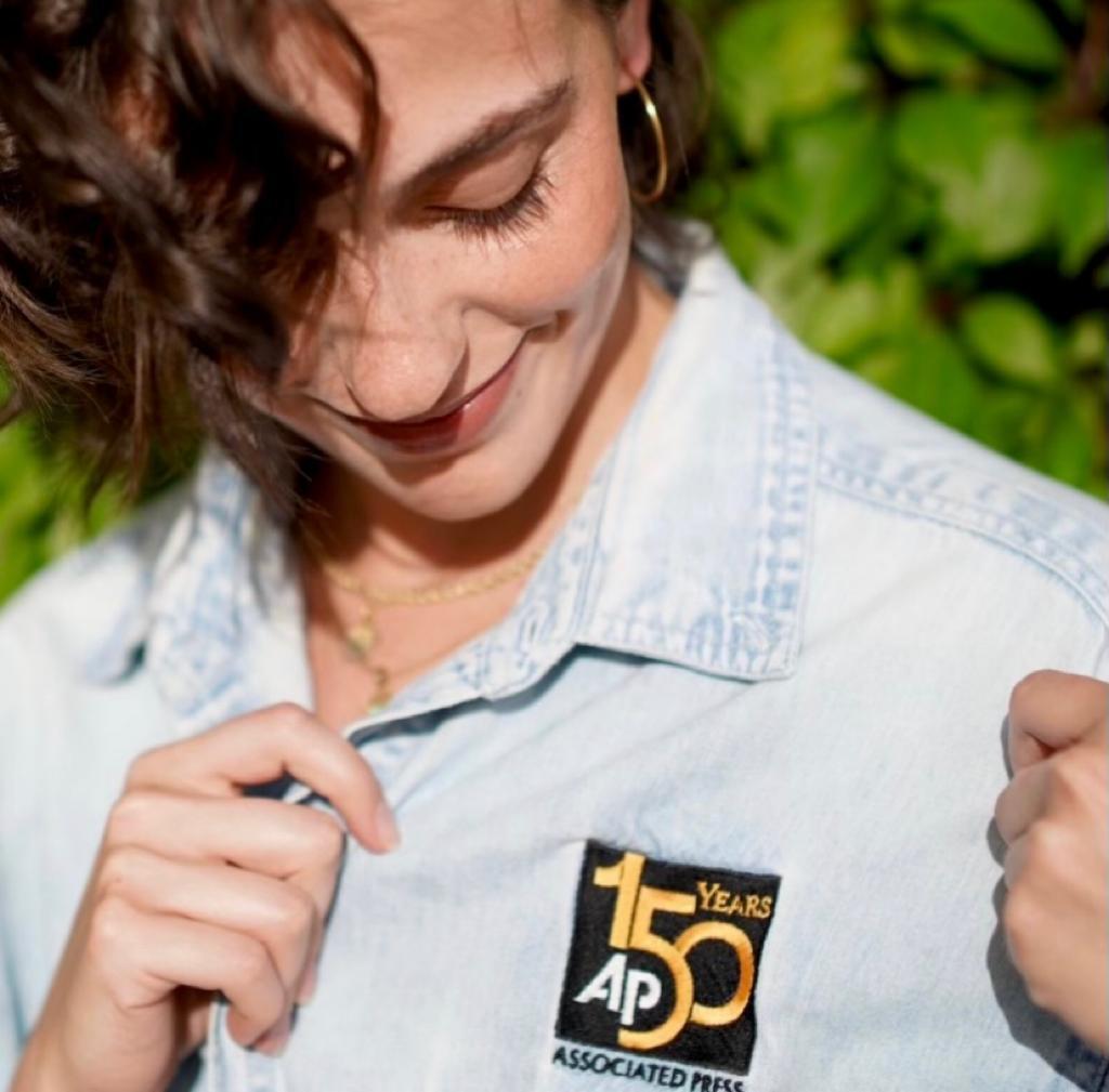 وايلدر تحتفي بشعار الاسوشيتدبرس قبل ايام من فصلها