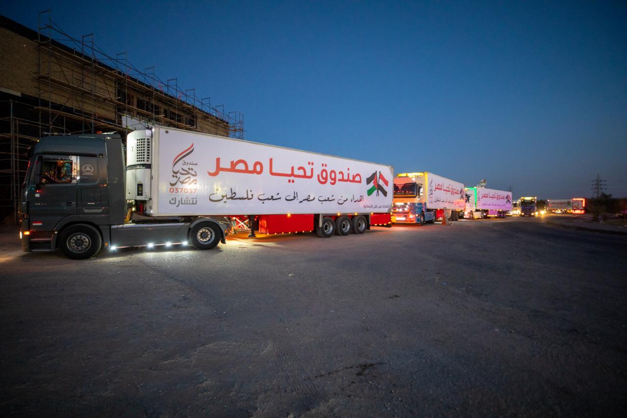 قافلة صندوق تحيا مصر تعبر نفق الشهيد أحمد حمدي في الطريق لقطاع غزة (11)