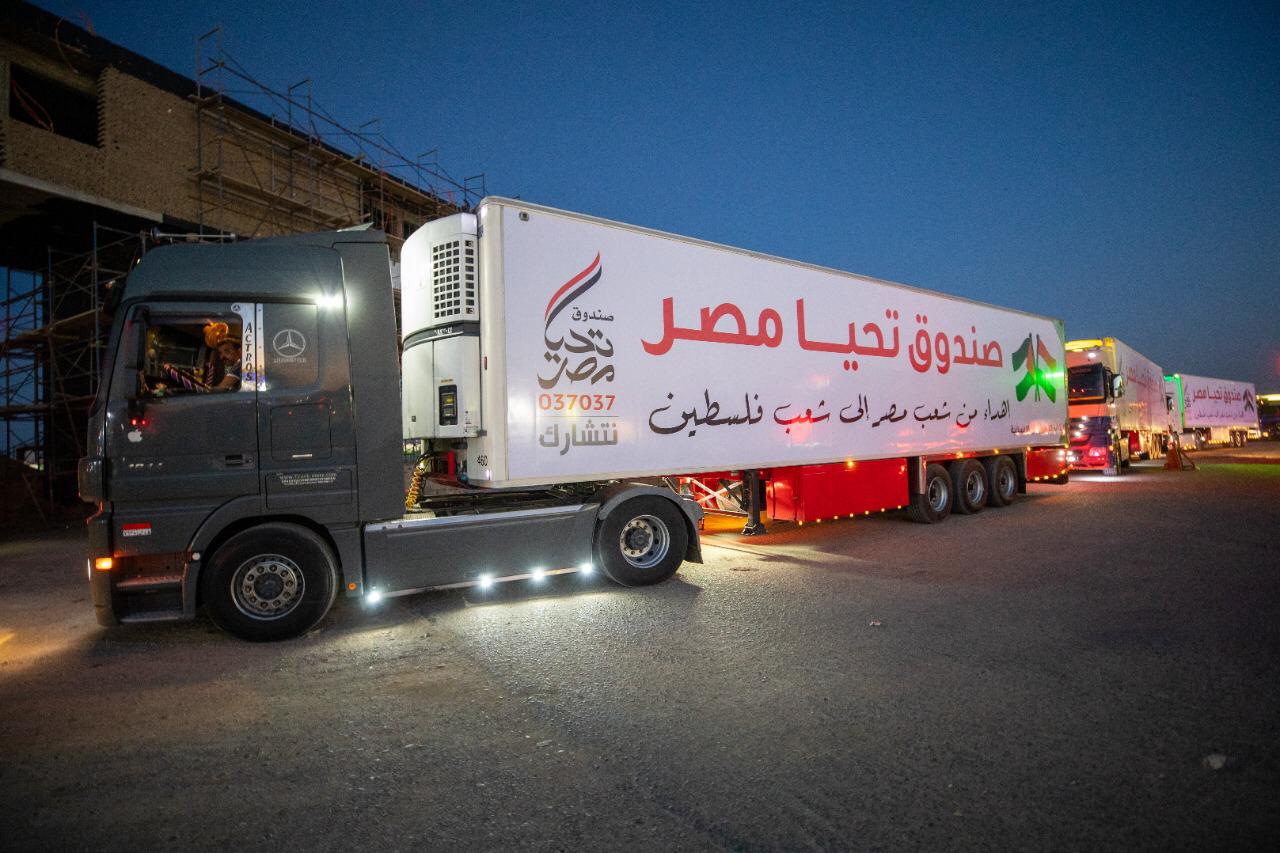 قافلة صندوق تحيا مصر تعبر نفق الشهيد أحمد حمدي في الطريق لقطاع غزة (6)