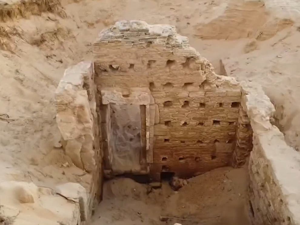 مجمع حمام قديم تم اكتشافة تحت الرمال فى الاندلس