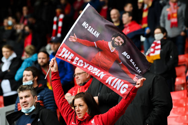 جماهير ليفربول ترفع لافتات محمد صلاح بملعب 