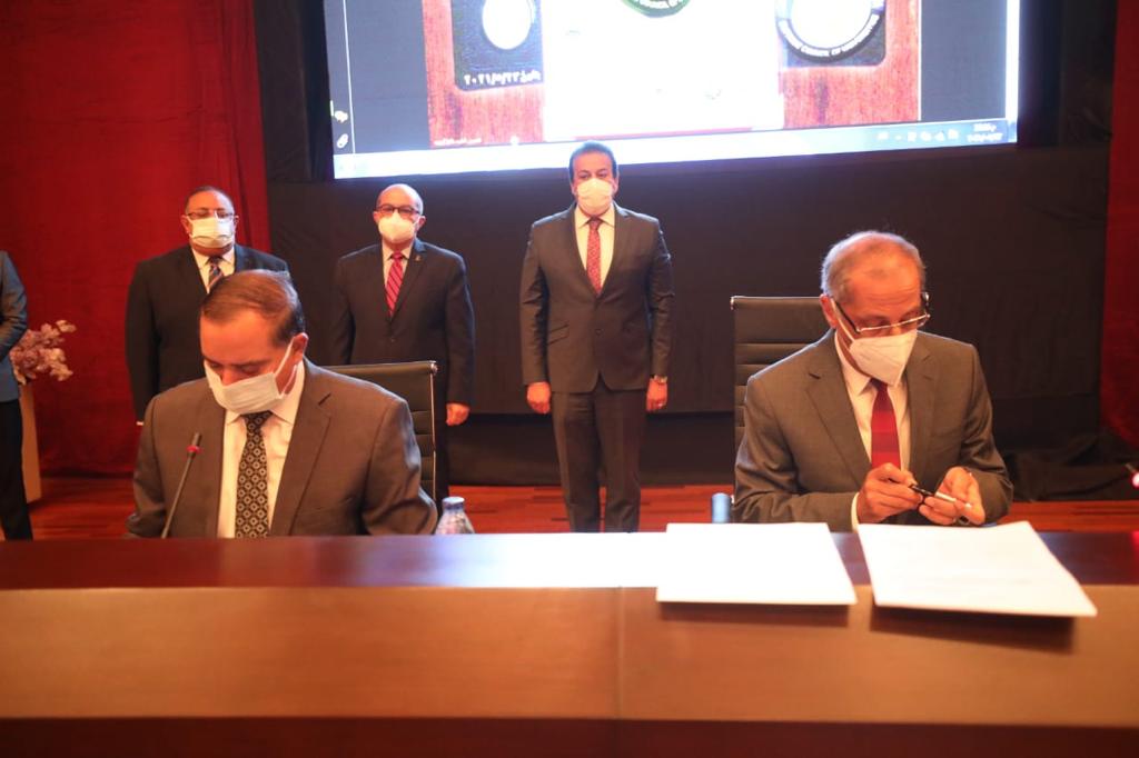 جامعة سوهاج توقع اتفاق مع وكالة الفضاء المصري (1)