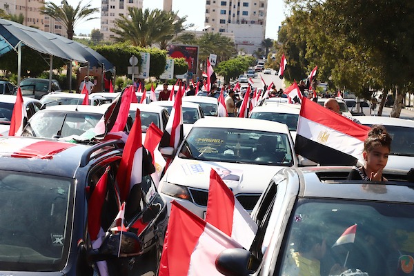 أكبر مسيرة بالسيارات في غزة ( وكالة سوا)