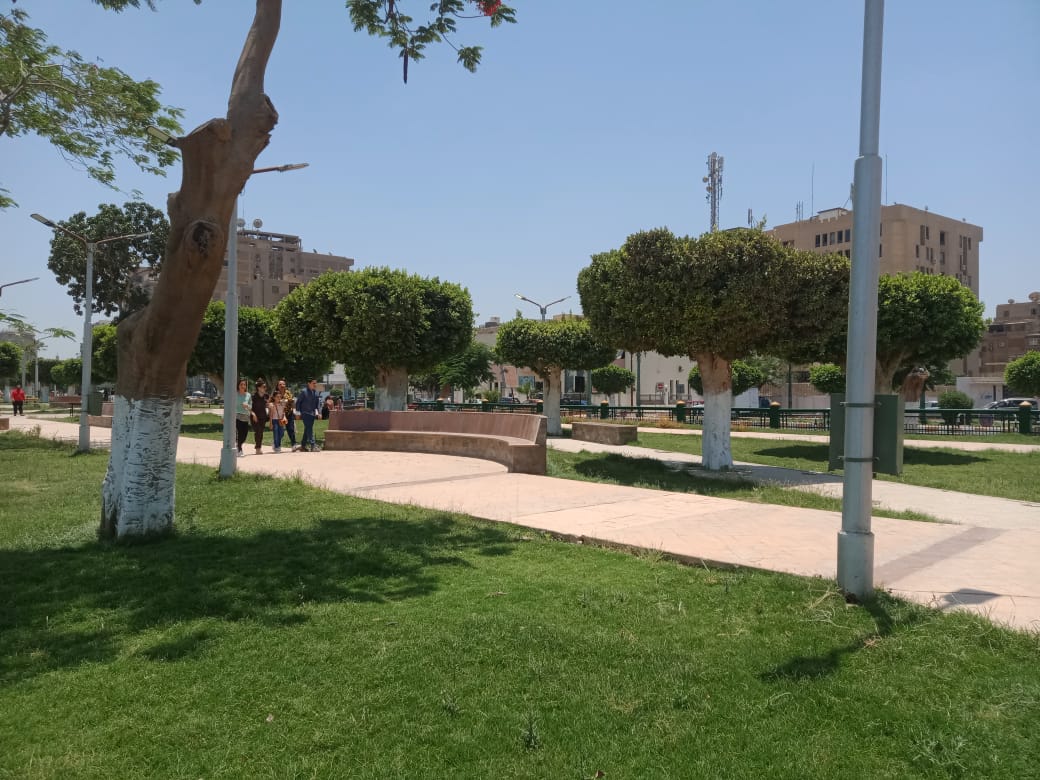 كورنيش نيل المنيا يتزين بالمواطنين بعد إعادة افتتاحه (15)