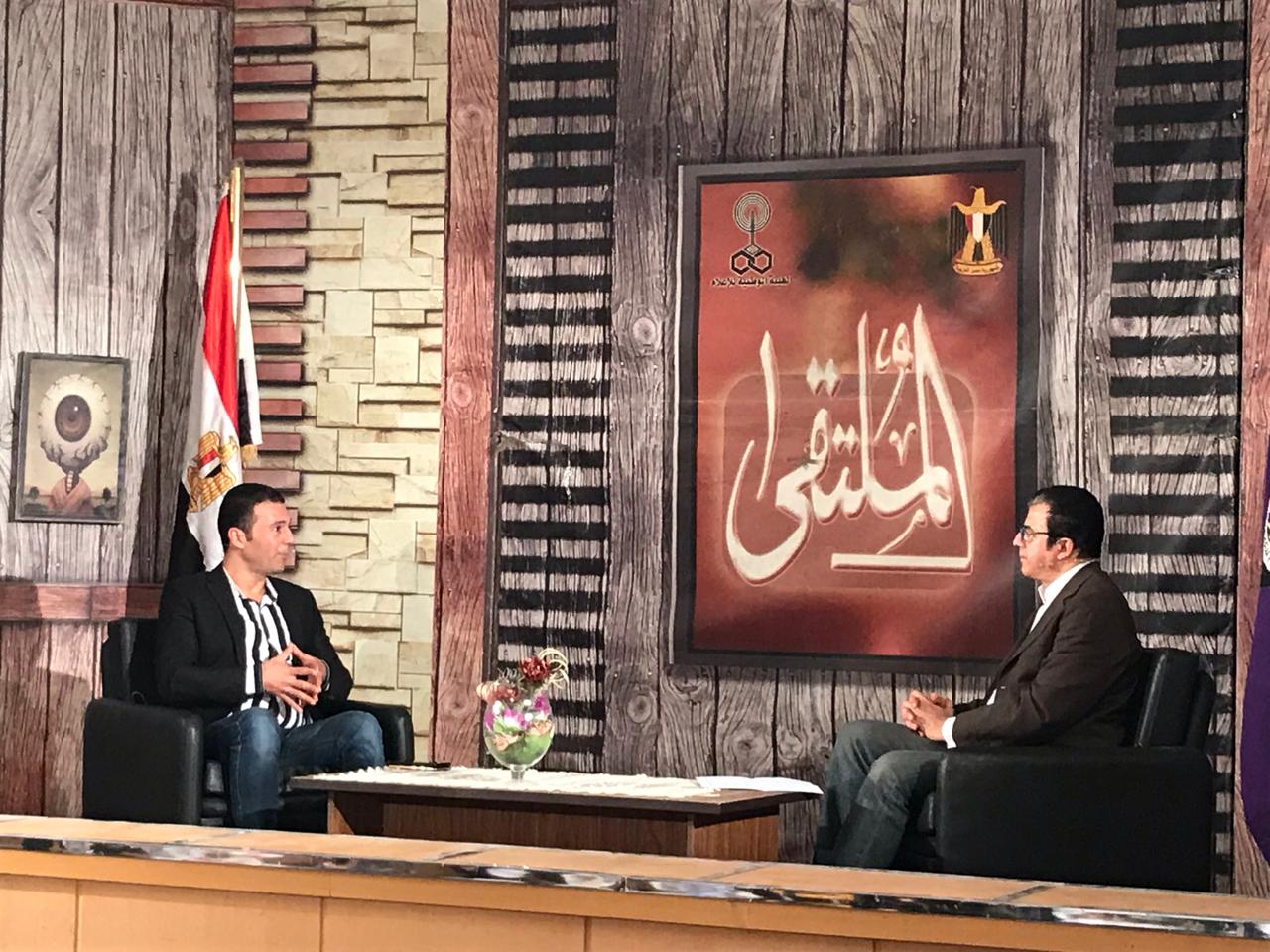 الاعلامي خالد سعد مقدم برنامج الملتقي في لقائه مع جمال عبد الناصر