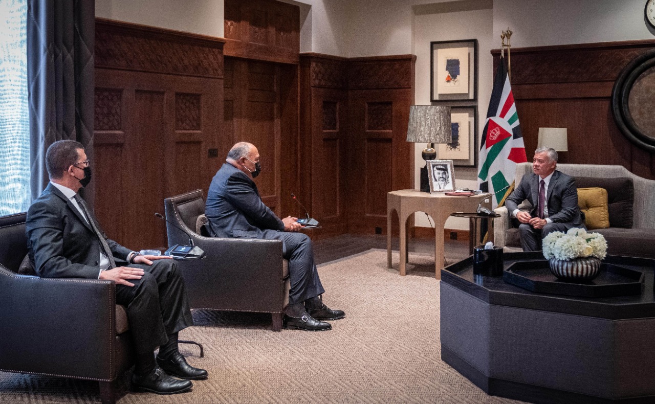 العاهل الأردني يستقبل وزير الخارجية المصري
