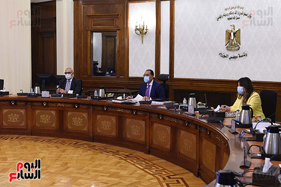 رئيس الوزراء يواصل اجتماعاته بشأن تطوير منطقة الفسطاط التاريخية (3)