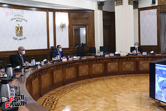 رئيس الوزراء يواصل اجتماعاته بشأن تطوير منطقة الفسطاط التاريخية (6)
