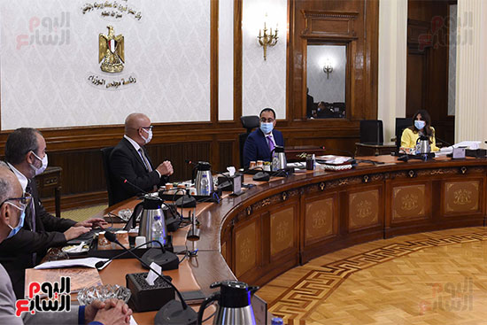 رئيس الوزراء يواصل اجتماعاته بشأن تطوير منطقة الفسطاط التاريخية (1)