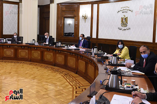 رئيس الوزراء يواصل اجتماعاته بشأن تطوير منطقة الفسطاط التاريخية (2)
