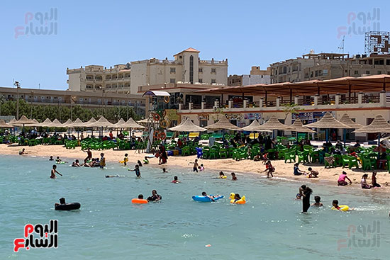 إقبال الأجانب والمصريين على الشواطئ والرحلات البحرية بالبحر الأحمر (3)