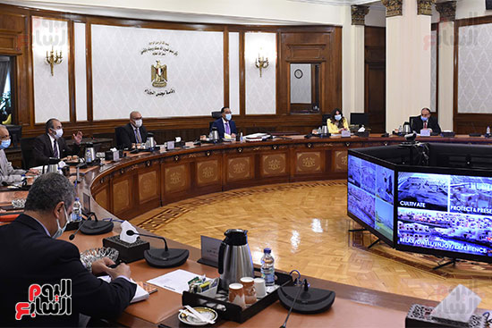 رئيس الوزراء يواصل اجتماعاته بشأن تطوير منطقة الفسطاط التاريخية (5)