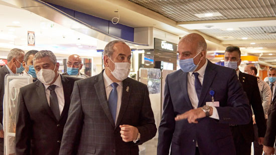 وزير الطيران المدنى فى جولة تفقدية لمطار شرم الشيخ الدولى (3)