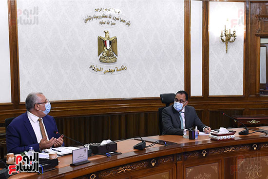جانب من اجتماع رئيس الوزراء ووزير الزراعة (1 (6)