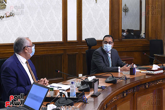 جانب من اجتماع رئيس الوزراء ووزير الزراعة (1 (5)