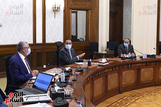 جانب من اجتماع رئيس الوزراء ووزير الزراعة (1 جانب من اجتماع رئيس الوزراء ووزير الزراعة (1
