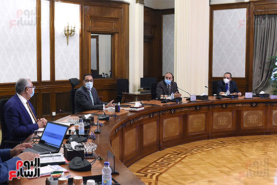 جانب من اجتماع رئيس الوزراء ووزير الزراعة (1 (3)