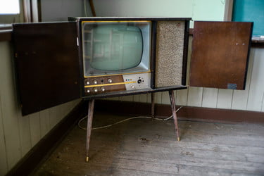 تليفزيون قديم (1)