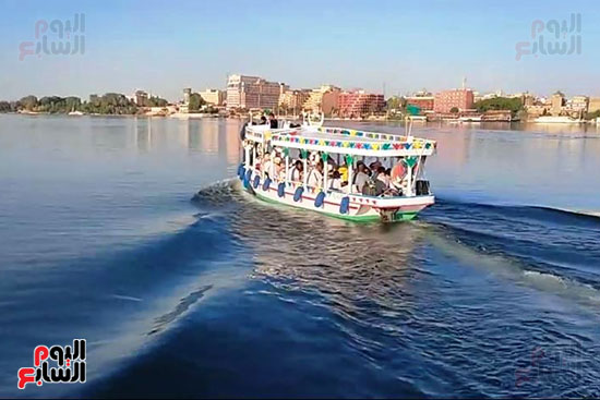 استمتاع-الافواج-السياحية-برحلات-فى-نهر-النيل-بالاقصر