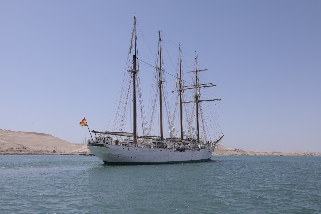 السفينة التاريخية الإسبانية تعبر قناة السويس (5)