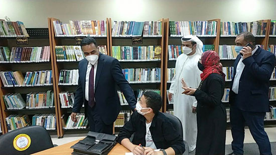 زيارة-سفير-الامارات-لمكتبة-مصر-العامة-بمطروح
