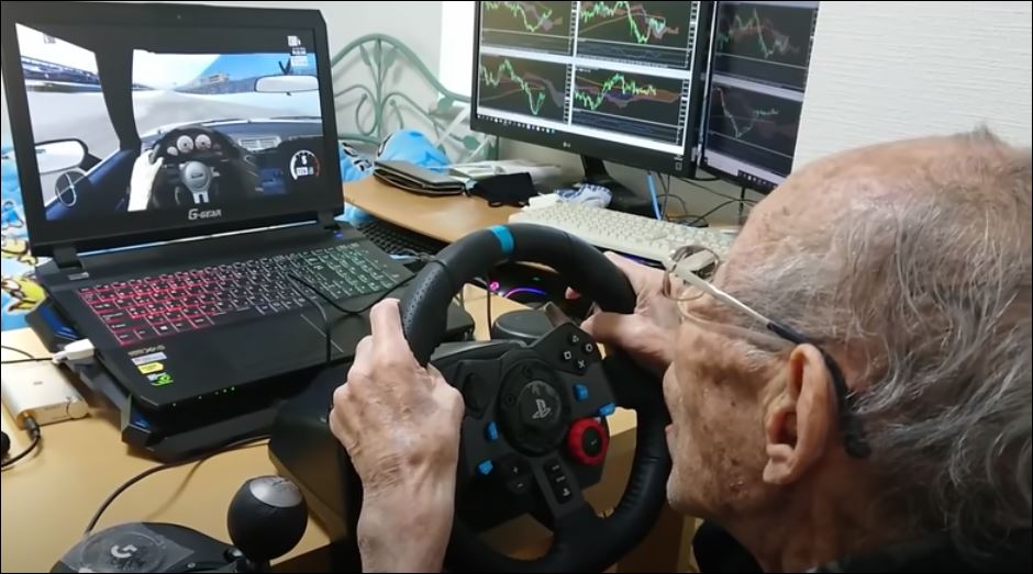 جد يابانى بعمر 93 عاما يعشق ألعاب الفيديو (2)