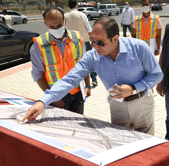 الرئيس-السيسى-يتفقد-أعمال-التطوير-فى-المحاور-المحيطة-بمطار-القاهرة-الدولى-(7)