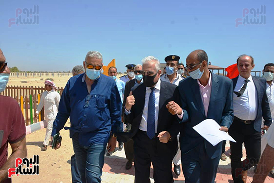 محافظ-جنوب-سيناء-يفتتح-أعمال-تطوير-الشاطئ-العام-بأبو-زنيمة-(2)