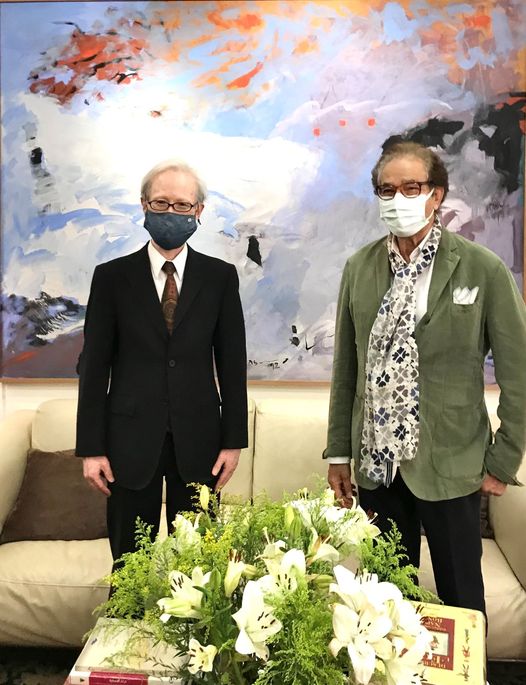 خلال زيارة السفير اليابانى للفنان فاروق حسنى