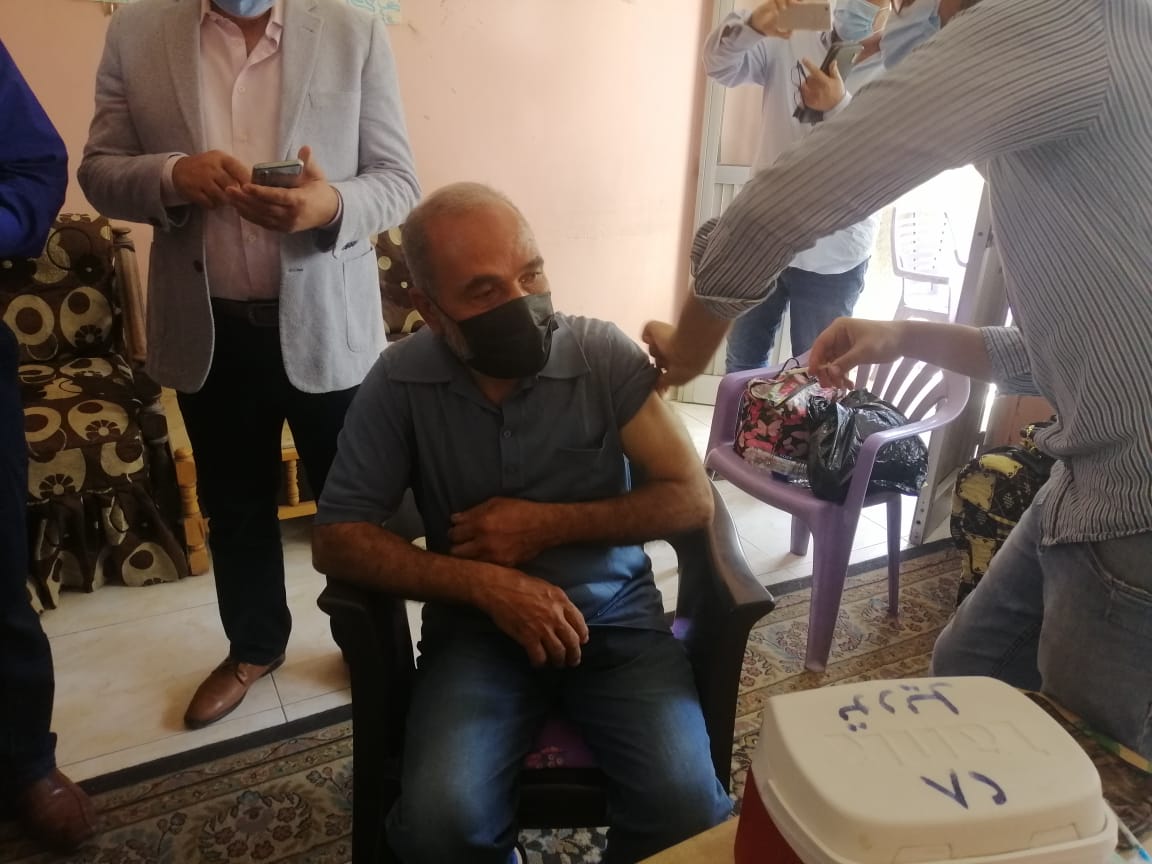 تلقى كبار السن لقاح كورونا تلقى كبار السن لقاح كورونا