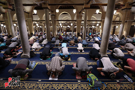 المصليين بالمسجد