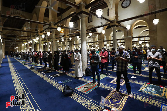 التباعد الاجتماعي بين المصليين التباعد الاجتماعي بين المصليين