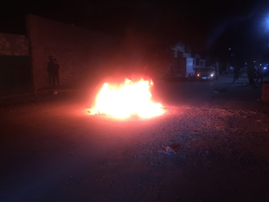 اشعال النيران فى اطارات السيارات احتفالا بشم النسيم فى الاسماعيلية (4)