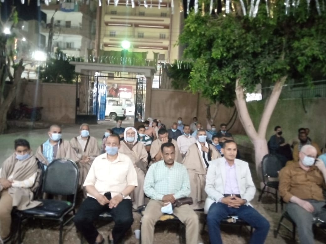ف ساحة القصر ف ساحة القصر