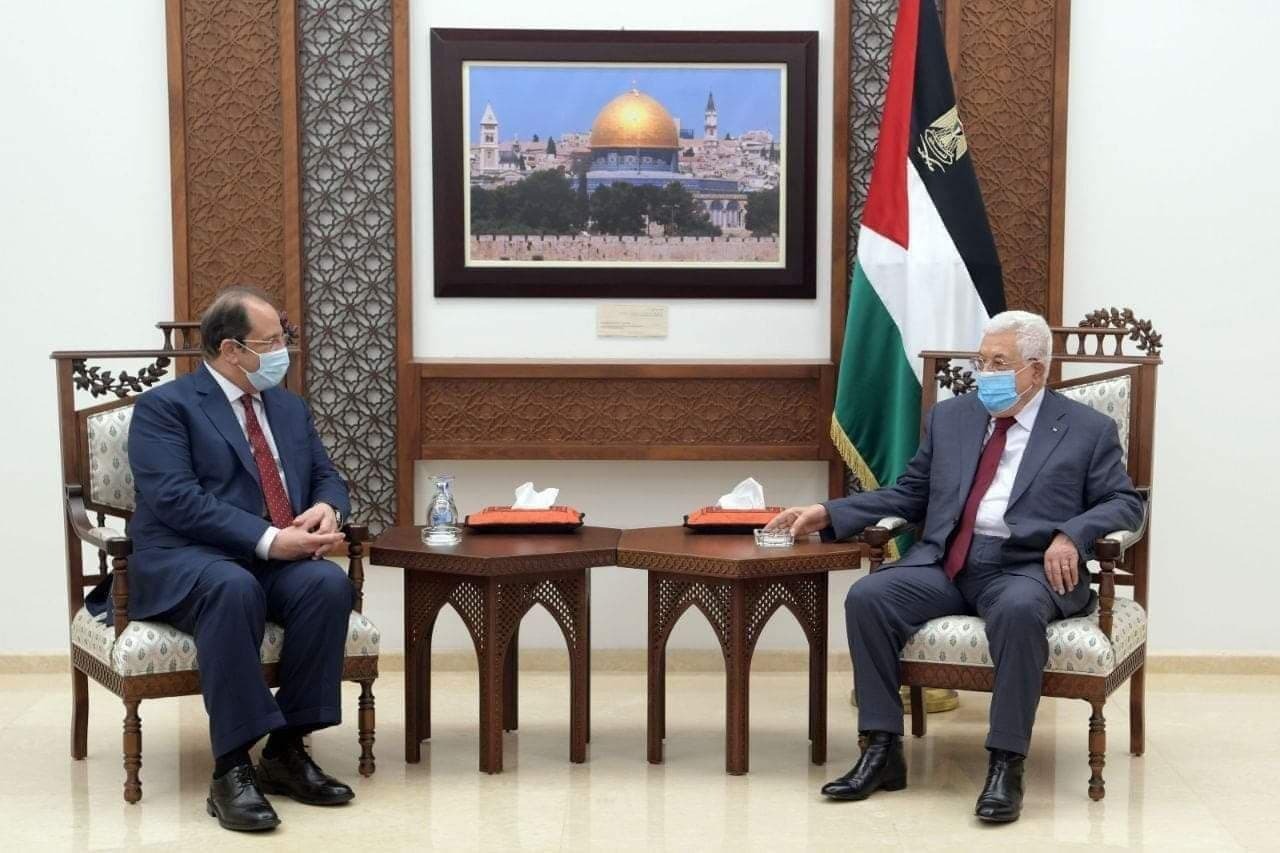 الرئيس الفلسطيني محمود عباس يستقبل الوزير عباس كامل