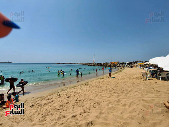 اقبال-كبير-على-الشواطئ-العامة-بالإسكندرية-(11)