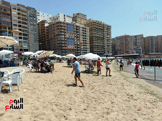 اقبال-كبير-على-الشواطئ-العامة-بالإسكندرية-(4)