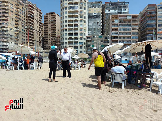 اقبال-كبير-على-الشواطئ-العامة-بالإسكندرية-(5)
