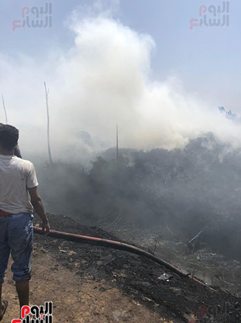 حريق هائل فى مصنع كتان بكفر العزيزية بالغربية (13)