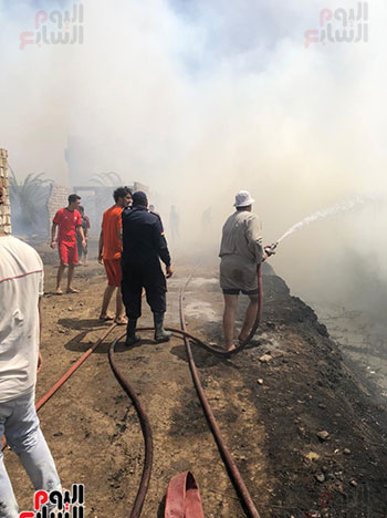 حريق هائل فى مصنع كتان بكفر العزيزية بالغربية (14)
