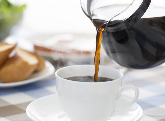 pour-black-coffee-mug