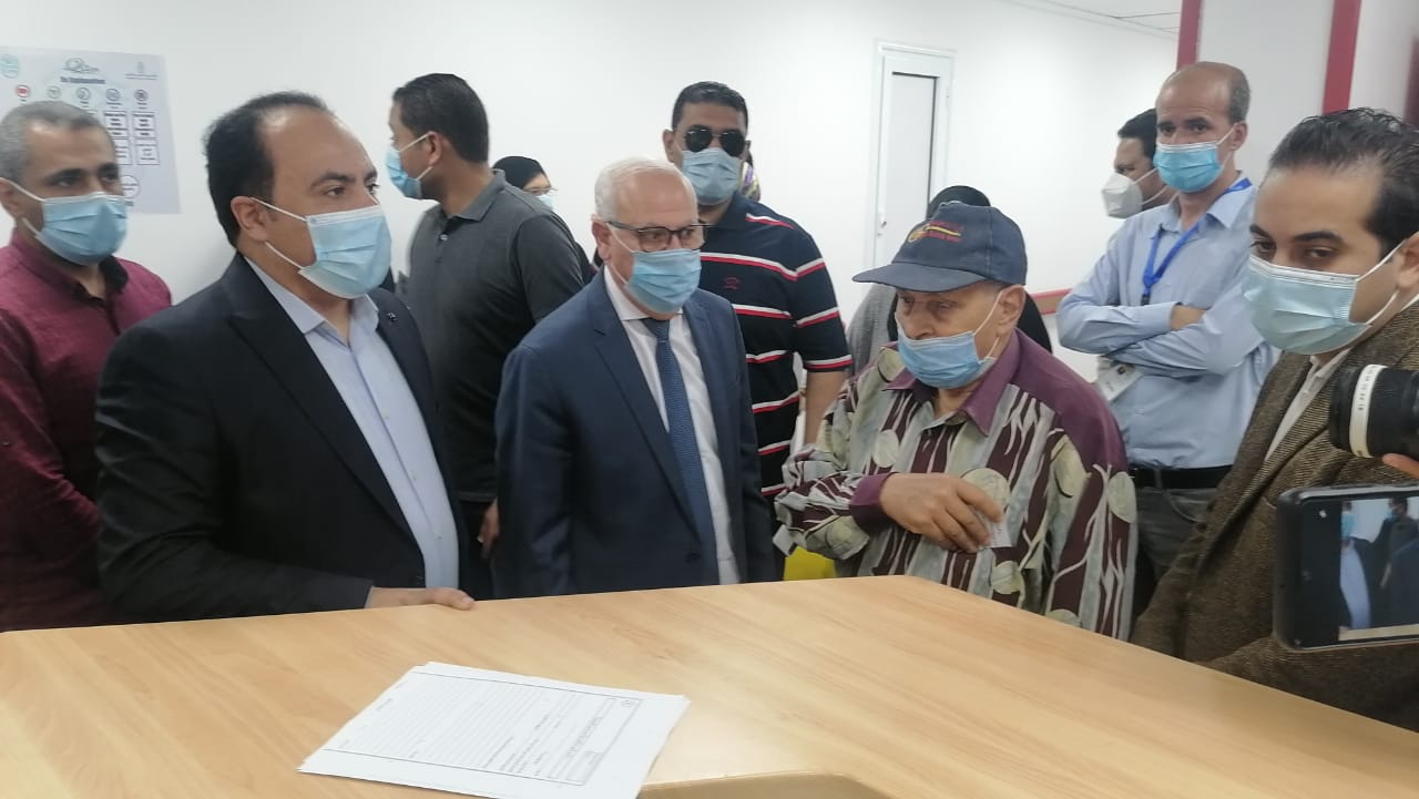 محافظ بورسعيد يتابع مراكز تلقى لقاح فيروس كورونا
