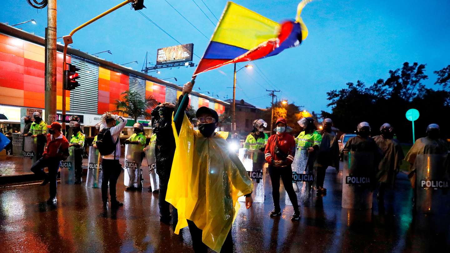 حرق علم كولومبيا