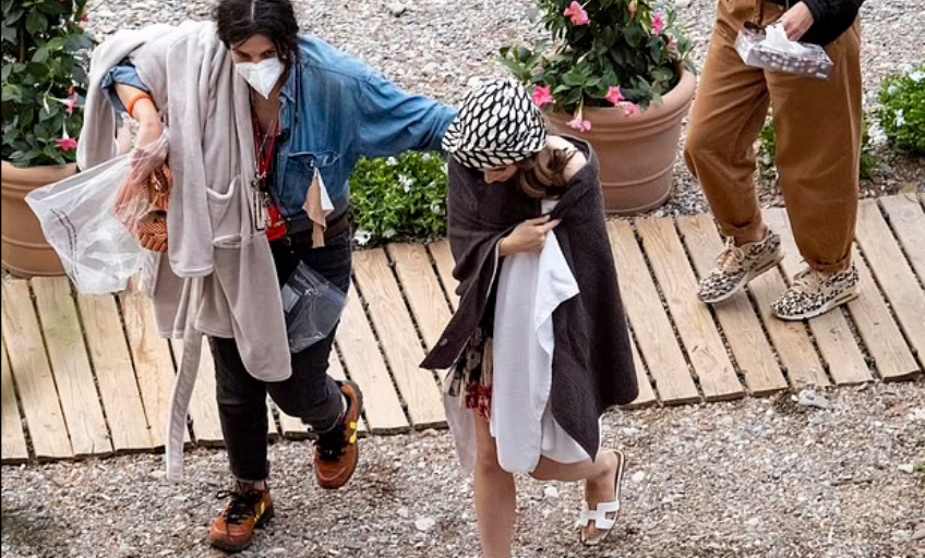 كواليس تصوير  Emily In Paris (4)